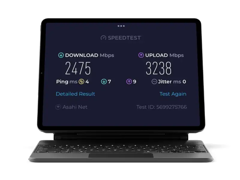 iPad Pro haciendo una prueba de velocidad de carga y descarga.